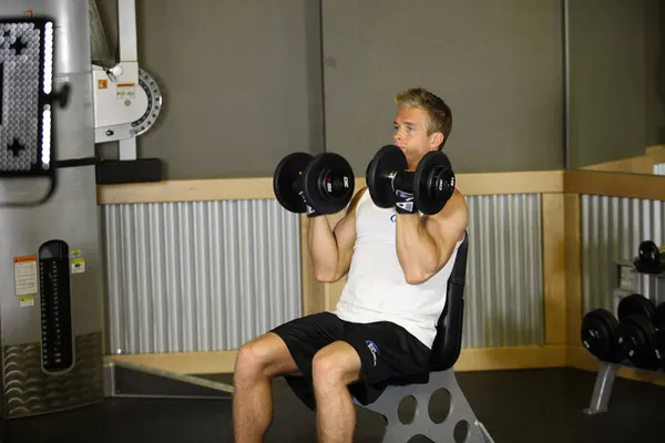 Arnold press — position de départ
