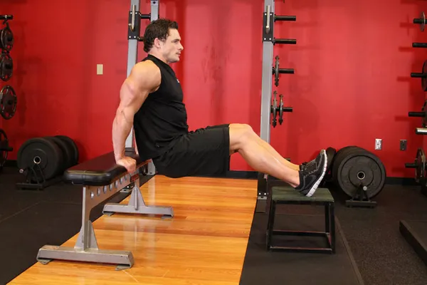 Dips sur chaise — position de départ