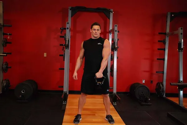 Kettlebell swings — position de départ