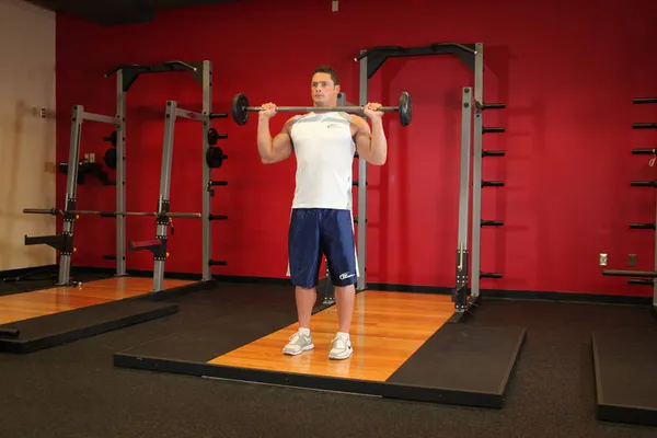 Le développé militaire (overhead press)